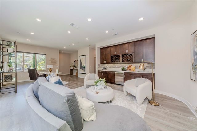 195 Stellar, Irvine, CA 92618