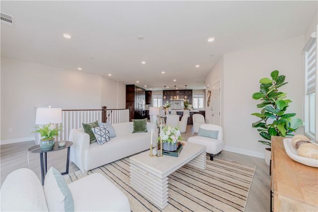 195 Stellar, Irvine, CA 92618