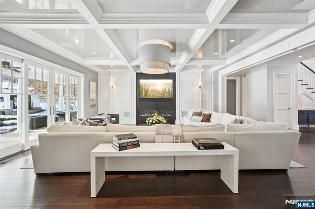 128 Birch Road, Franklin Lakes, NJ 07417