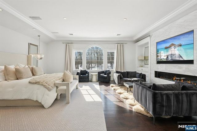 128 Birch Road, Franklin Lakes, NJ 07417