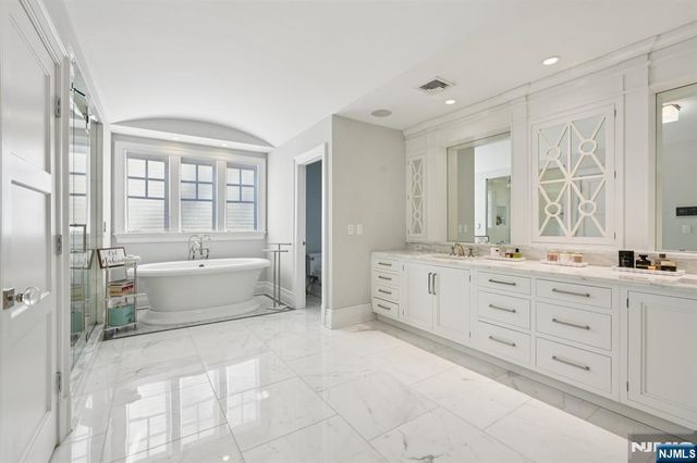 128 Birch Road, Franklin Lakes, NJ 07417