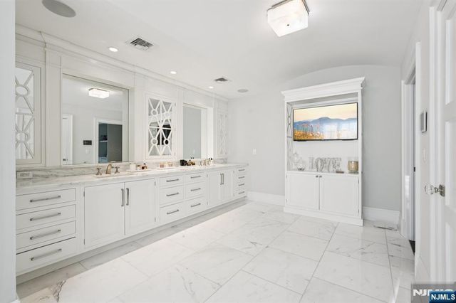 128 Birch Road, Franklin Lakes, NJ 07417