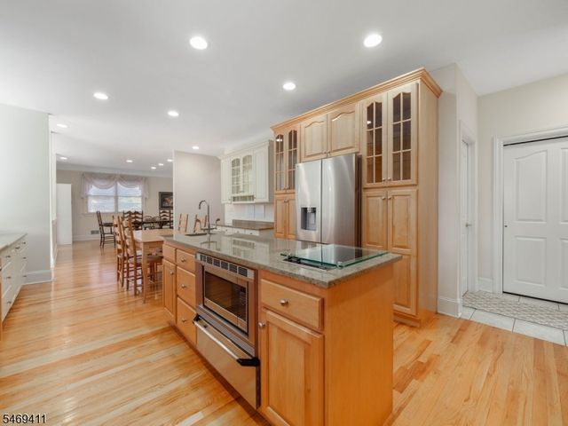 16 Forest Ridge Ter, Jefferson Twp., NJ 07438