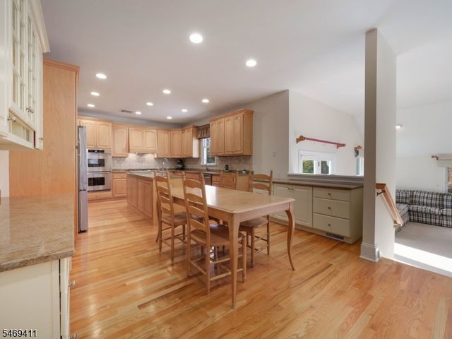 16 Forest Ridge Ter, Jefferson Twp., NJ 07438