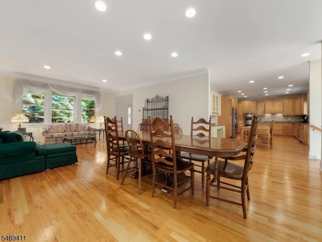 16 Forest Ridge Ter, Jefferson Twp., NJ 07438