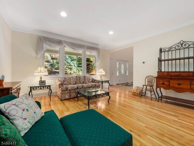 16 Forest Ridge Ter, Jefferson Twp., NJ 07438