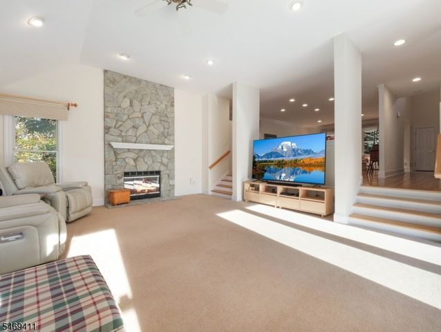 16 Forest Ridge Ter, Jefferson Twp., NJ 07438