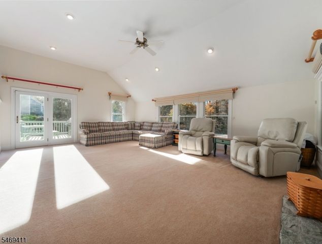 16 Forest Ridge Ter, Jefferson Twp., NJ 07438