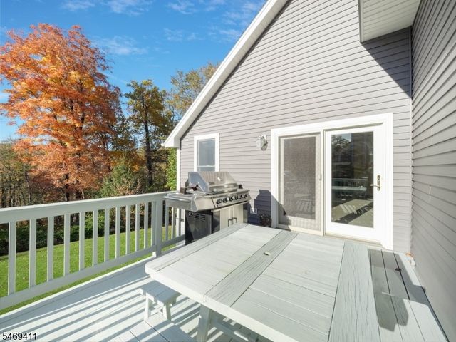16 Forest Ridge Ter, Jefferson Twp., NJ 07438