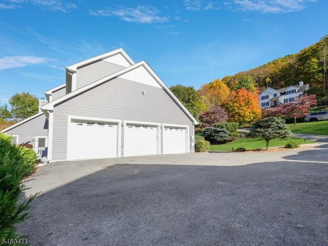 16 Forest Ridge Ter, Jefferson Twp., NJ 07438