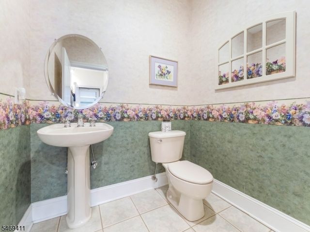 16 Forest Ridge Ter, Jefferson Twp., NJ 07438