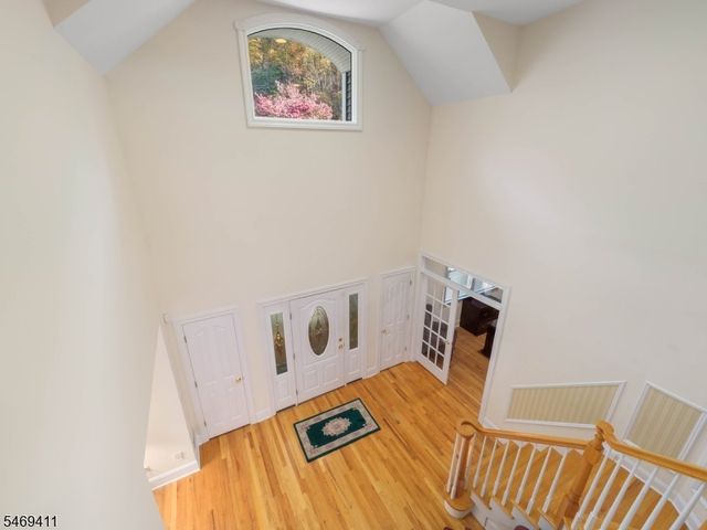 16 Forest Ridge Ter, Jefferson Twp., NJ 07438