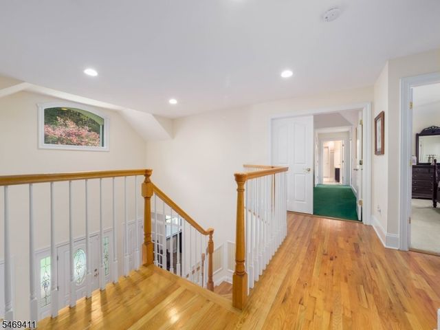 16 Forest Ridge Ter, Jefferson Twp., NJ 07438