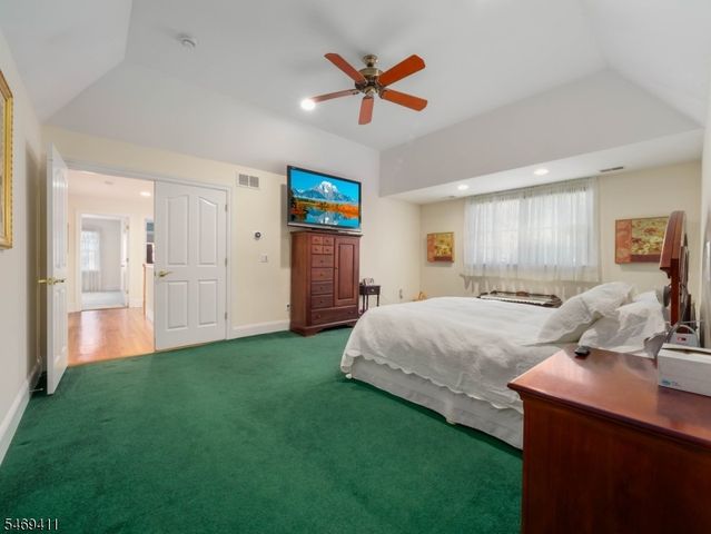16 Forest Ridge Ter, Jefferson Twp., NJ 07438