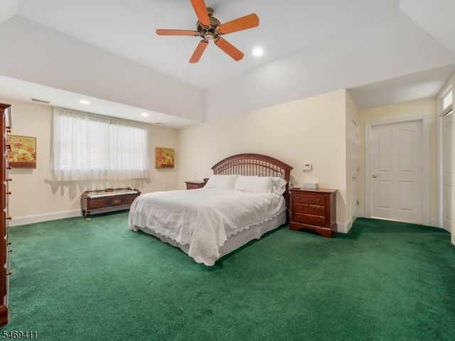 16 Forest Ridge Ter, Jefferson Twp., NJ 07438