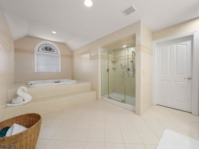 16 Forest Ridge Ter, Jefferson Twp., NJ 07438