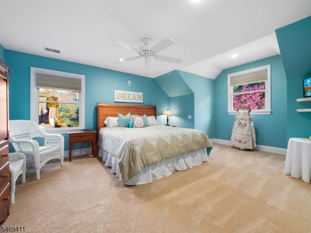 16 Forest Ridge Ter, Jefferson Twp., NJ 07438