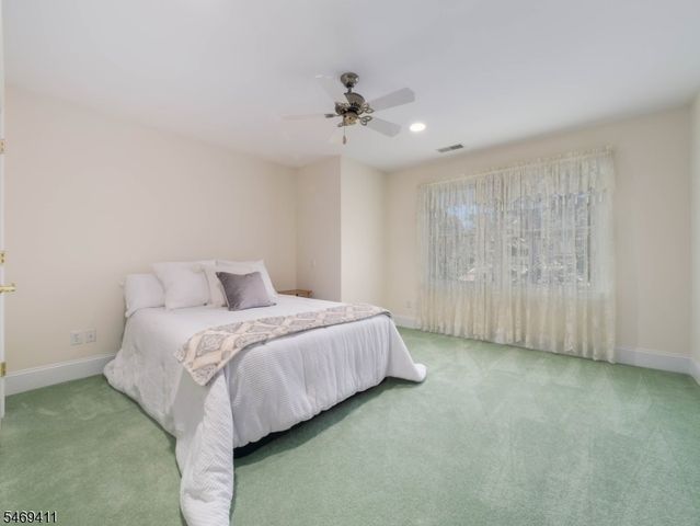 16 Forest Ridge Ter, Jefferson Twp., NJ 07438