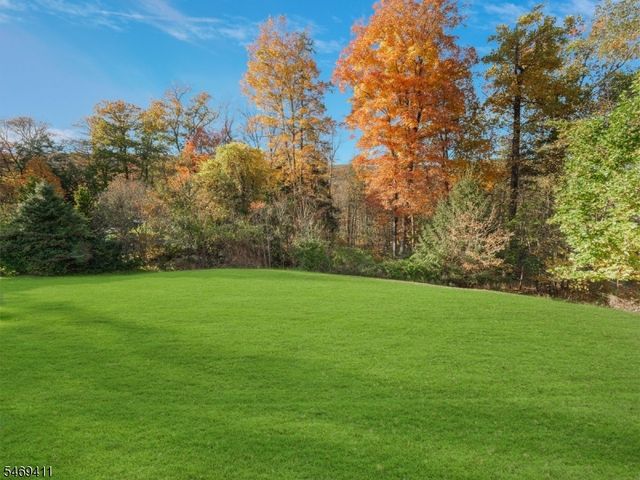 16 Forest Ridge Ter, Jefferson Twp., NJ 07438