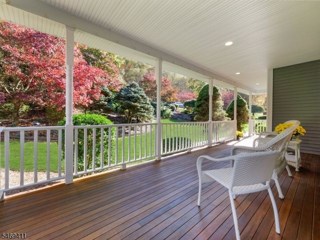 16 Forest Ridge Ter, Jefferson Twp., NJ 07438
