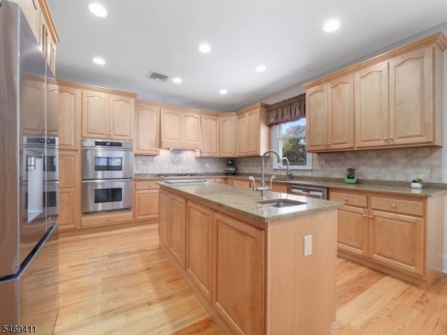16 Forest Ridge Ter, Jefferson Twp., NJ 07438