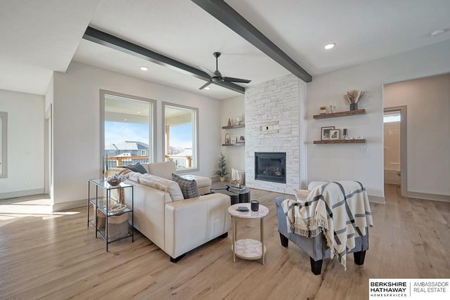 19821 V Street, Omaha, NE 68135