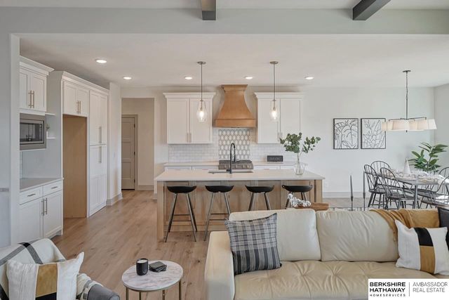 19821 V Street, Omaha, NE 68135