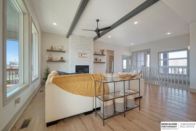 19821 V Street, Omaha, NE 68135