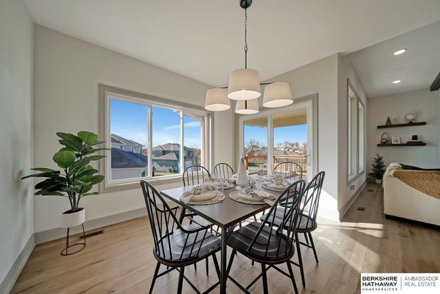 19821 V Street, Omaha, NE 68135