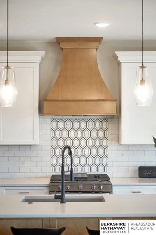 19821 V Street, Omaha, NE 68135