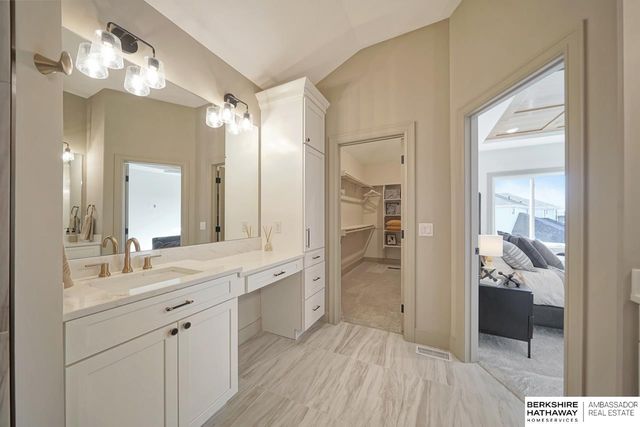 19821 V Street, Omaha, NE 68135