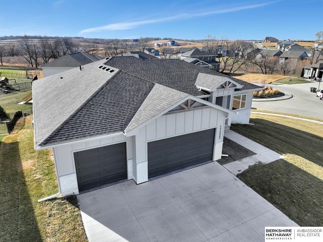 19821 V Street, Omaha, NE 68135