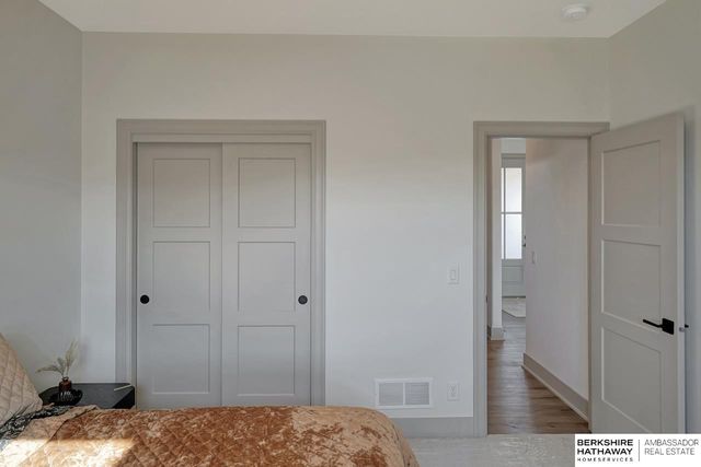 19821 V Street, Omaha, NE 68135