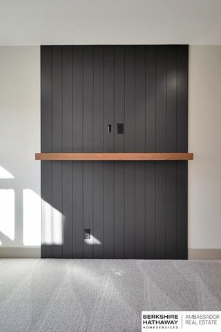 19821 V Street, Omaha, NE 68135