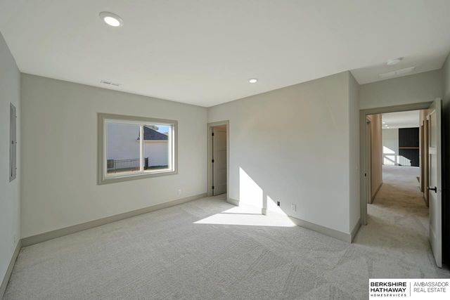 19821 V Street, Omaha, NE 68135