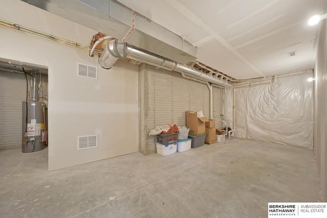 19821 V Street, Omaha, NE 68135