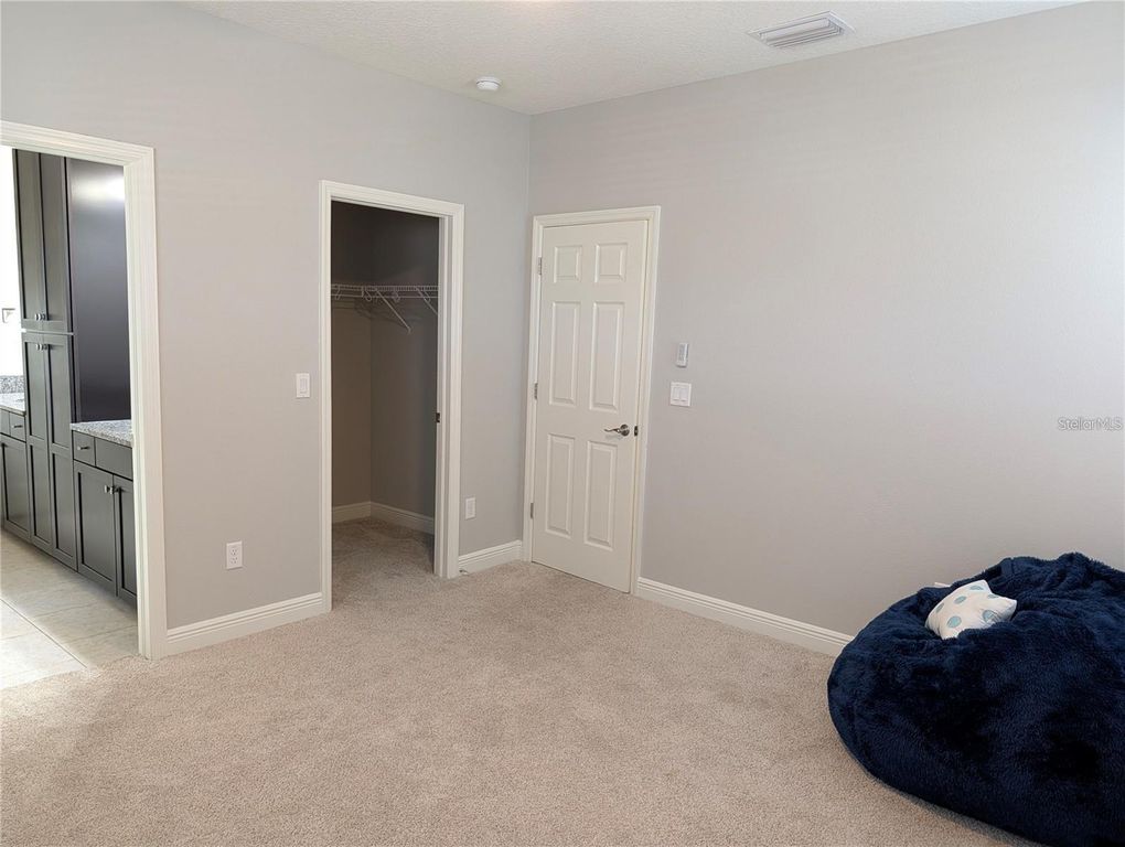 Image 11 of property listing at 10915 CHARMWOOD DRIVE, Riverview, FL 33569