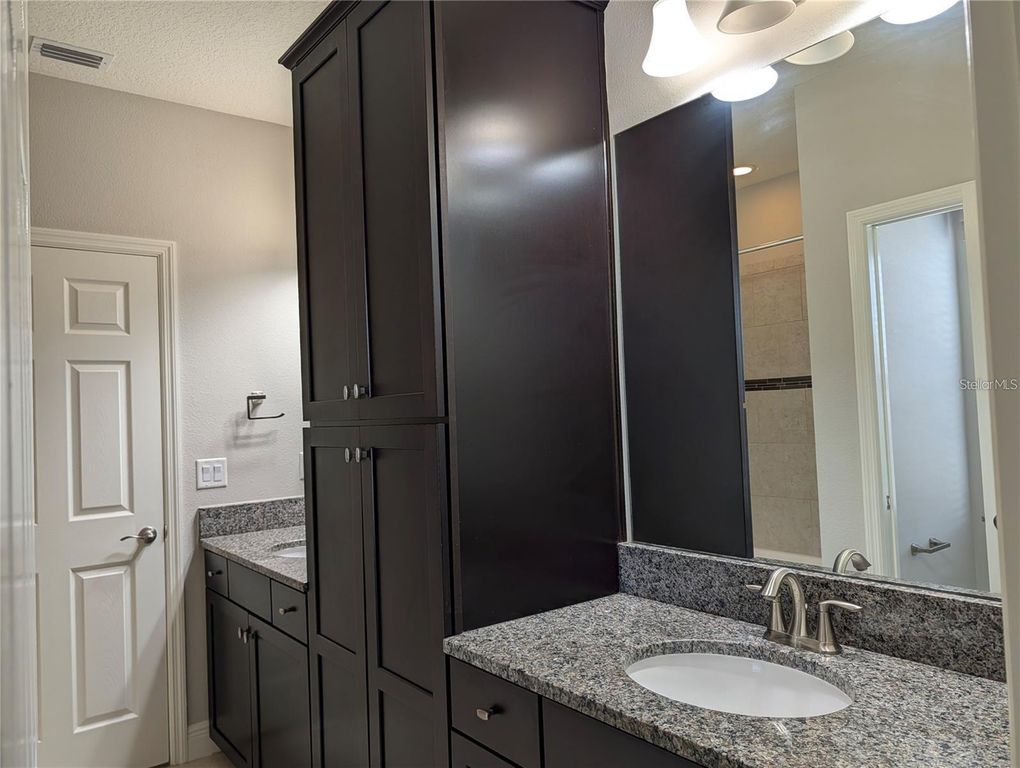 Image 15 of property listing at 10915 CHARMWOOD DRIVE, Riverview, FL 33569