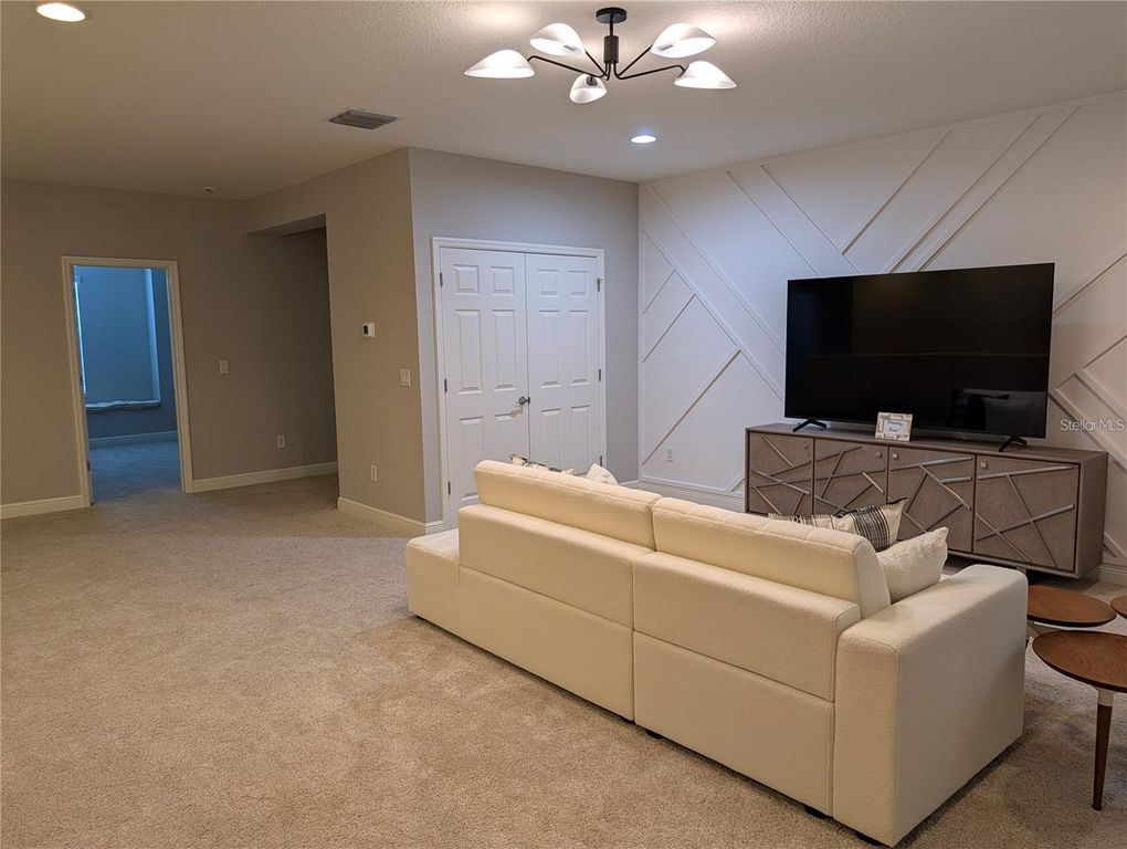 Image 21 of property listing at 10915 CHARMWOOD DRIVE, Riverview, FL 33569