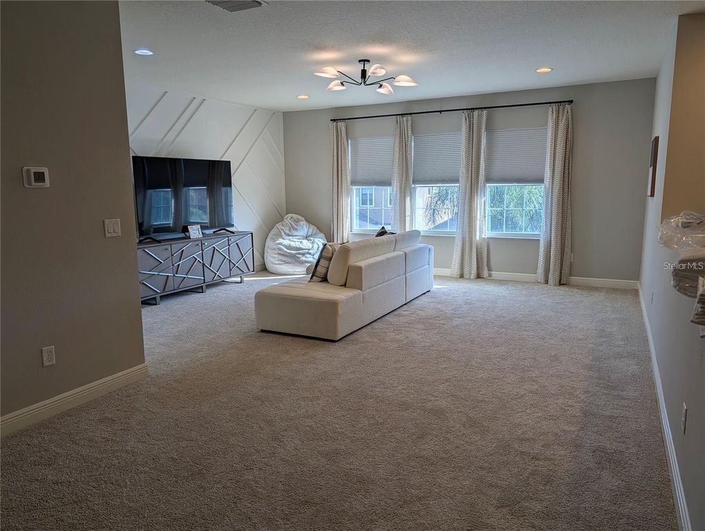 Image 22 of property listing at 10915 CHARMWOOD DRIVE, Riverview, FL 33569