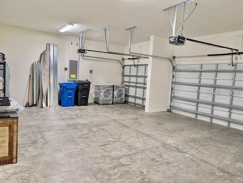 Image 32 of property listing at 10915 CHARMWOOD DRIVE, Riverview, FL 33569