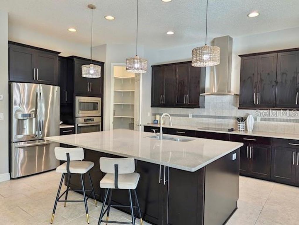 Image 5 of property listing at 10915 CHARMWOOD DRIVE, Riverview, FL 33569