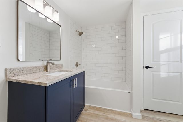 109 N Lake Ave, Southwick, MA 01077