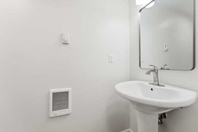 109 N Lake Ave, Southwick, MA 01077