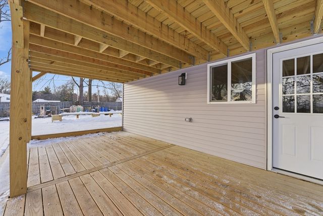 109 N Lake Ave, Southwick, MA 01077