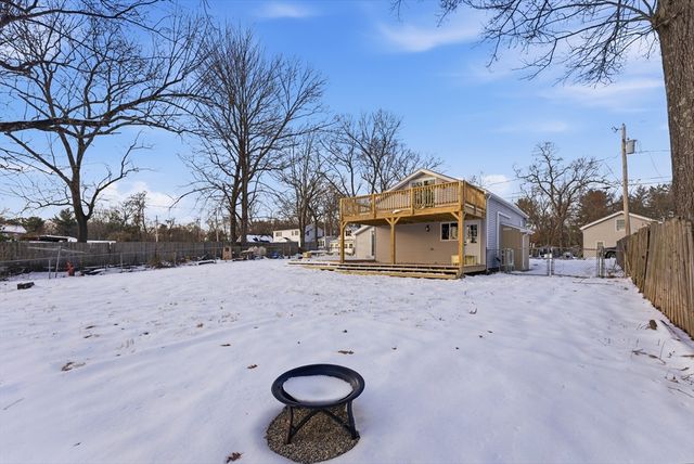 109 N Lake Ave, Southwick, MA 01077