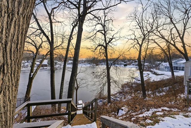 109 N Lake Ave, Southwick, MA 01077