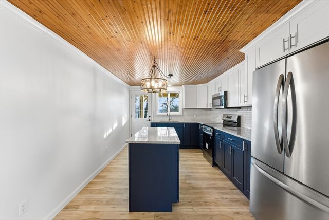 109 N Lake Ave, Southwick, MA 01077