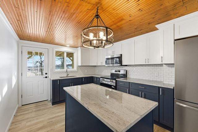 109 N Lake Ave, Southwick, MA 01077