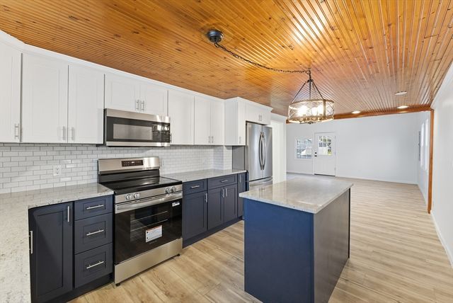 109 N Lake Ave, Southwick, MA 01077